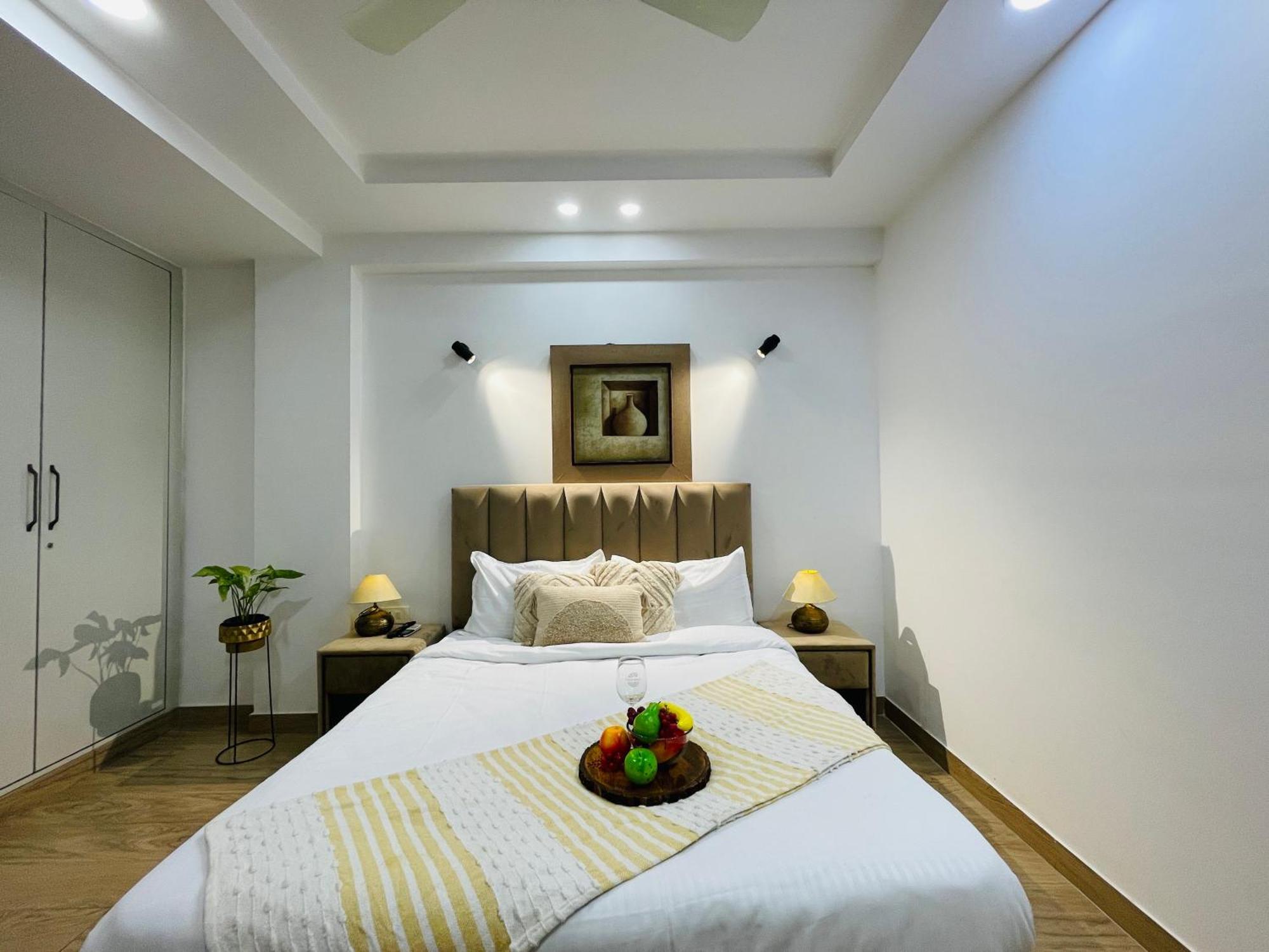 Bedchambers Serviced Apartments, Ardee City Гургаон Экстерьер фото